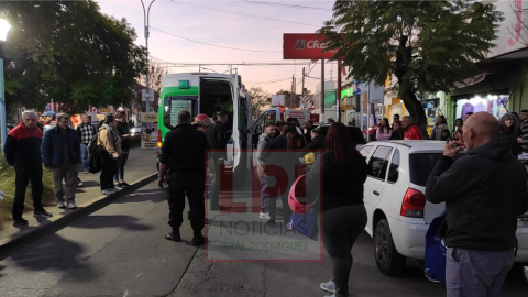 Adolescente cruzó mal y lo atropelló una moto en Av. San Martín