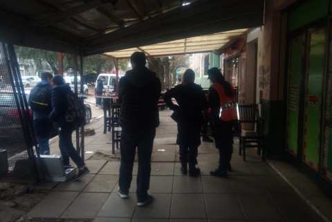 Condenaron al ex policía que atacó a martillazos a un comerciante y baleó a su madre tras una discusión en el centro