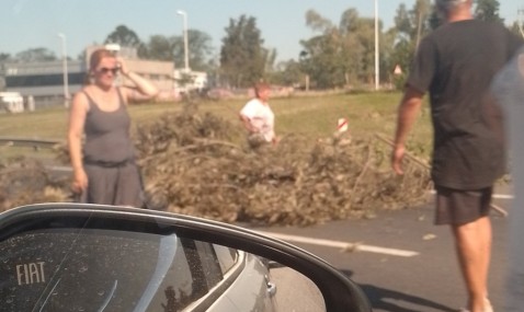 Piquete en el Acceso Oeste complica el tránsito en la tarde de este viernes
