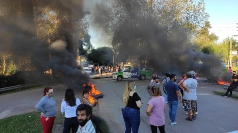Vecinos de Altos de San Joaquín cortaron Colectora Norte para reclamar por seguridad