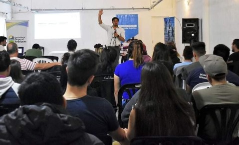 Ofrecen cursos gratuitos con salida laboral: qué se puede estudiar y como anotarse