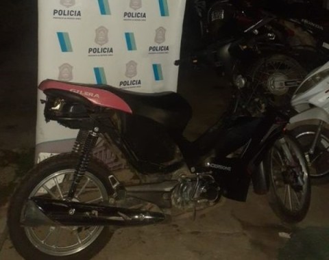 Detuvieron a un hombre que circulaba en una moto robada