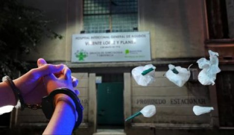 Madre adolescente fue arrestada vendiendo droga en el Hospital Vicente López