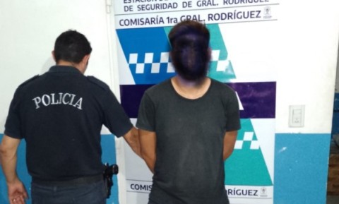 Lo detuvieron por golpear, abusar y mantener cautiva a su ex pareja
