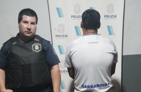 Arrestaron a un hombre por un robo en el barrio Pico Rojo