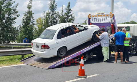Choque entre dos vehículos en Acceso Oeste y Ruta 28