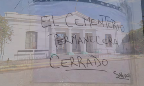 Tras el enojo de vecinos, abrieron el cementerio por hoy