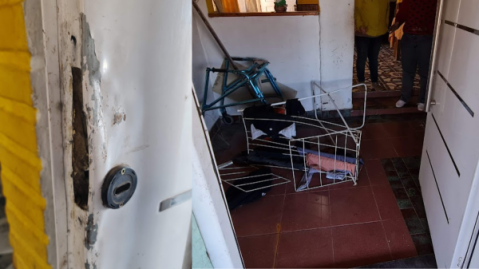 Una vecina se cansó de que le roben y cortó la calle
