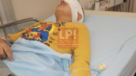 Un nene de 10 años puede perder parte de su visión tras un brutal ataque en una plaza del barrio Raffo