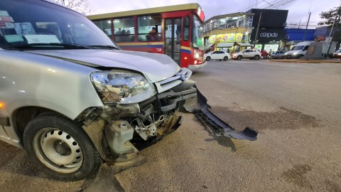 Una mujer resultó herida tras un choque en avenida Bernardo de Irigoyen y San Martín