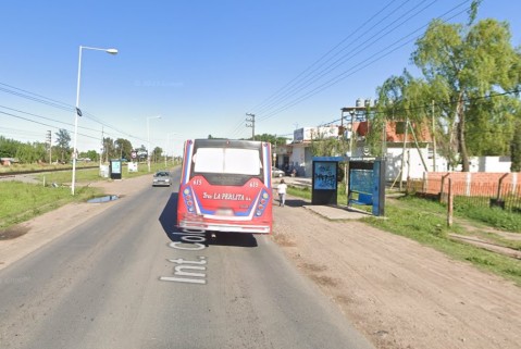 Motochorros asaltaron a tres jóvenes que esperaban el colectivo en Ruta 7