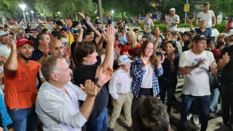 Festejos en el centro tras el triunfo electoral de Darío Kubar