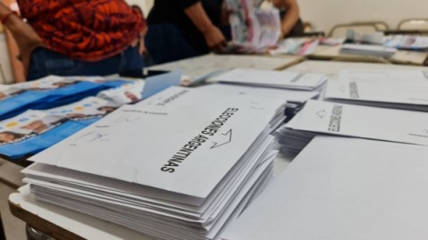 Kubar saca una leve ventaja en el arranque del escrutinio
