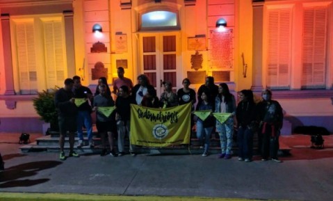 Por la Endometriosis, el Municipio se iluminó de amarillo y una representante local hablará en Provincia y Nación