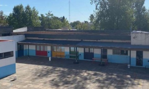 Enojo de las familias de la Escuela 9 del barrio Villa San Martín por la suspensión de clases