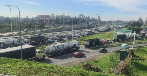 Caos vehicular en el Acceso Oeste: protesta generó largas filas de autos