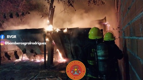 Ardió por completo una casa del barrio Marabó en la noche del viernes