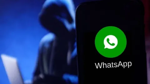 Cuál es la función que los expertos recomiendan desactivar de WhatsApp para evitar estafas