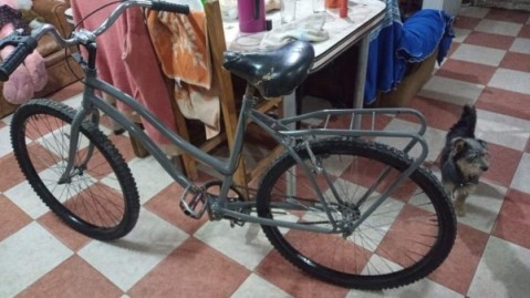 Hac&iacute;a delivery con su bicicleta para ayudar a su familia: se la robaron y tuvo que huir para zafar de una paliza