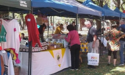 Fin de semana con feria de emprendedores, comidas y música en el predio de la estación