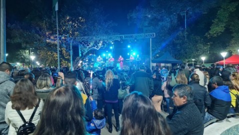 La Plaza vibró con música tropical y el homenaje a Juan Magnoli en el cierre del Día del Pueblo