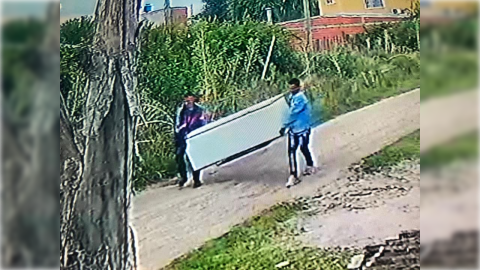 Vecina de San Joaquín sufrió un robo en su vivienda, fue al domicilio de los ladrones y recuperó sus cosas