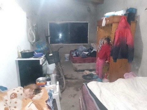 La difícil situación de Daiana: un choque, el temporal y un robo le cambiaron la vida y sus vecinos buscan ayudarla