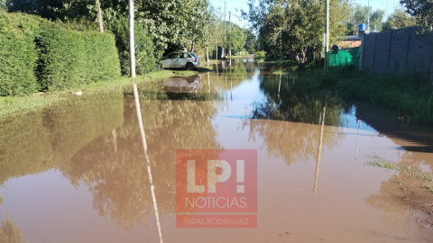 Vecinos de La Fraternidad piden respuestas a Mauro Garc&iacute;a por un reclamo de hace dos meses: piden "derechos humanos b&aacute;sicos"