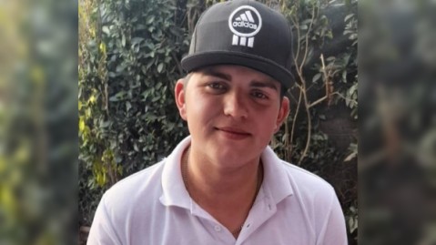 Lo atac&oacute; una patota en la entrada de barrio Bicentenario y est&aacute; luchando por su vida