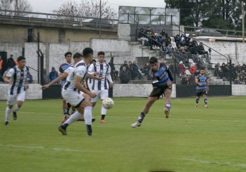 A instancias de un polémico arbitraje, Atlas cayó derrotado en el partido pendiente con Claypole