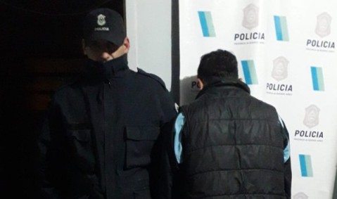Iba armado y con droga y terminó arrestado en la colectora del Acceso Oeste