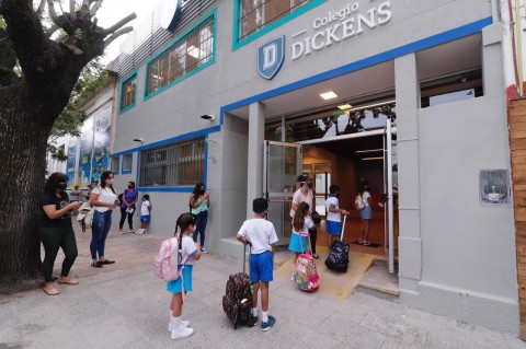 Iniciaron las clases en el nuevo colegio Dickens con un centenar de alumnos