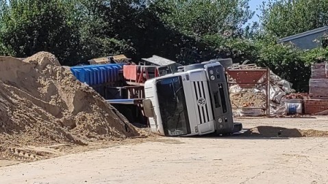 Accidente y susto en un conocido corralón local