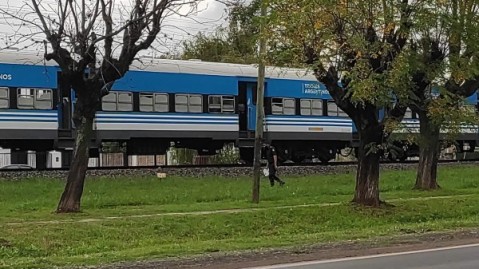 Tragedia en las vías: tren arrolló a una persona a la altura del Cementerio Municipal