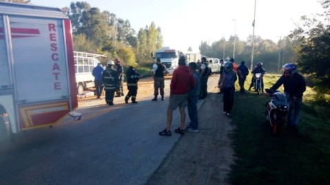 Un hombre casi genera una tragedia vial al producir un choque en cadena sobre Ruta 24