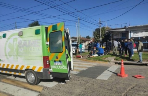 Un auto y una moto protagonizaron un choque en el casco urbano