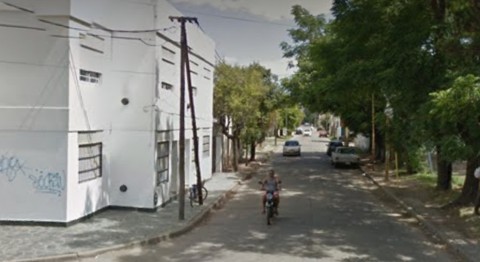 Delincuente intentó tirar de una bicicleta a una joven madre y su hijo de 3 años en un robo en la calle Guillermón