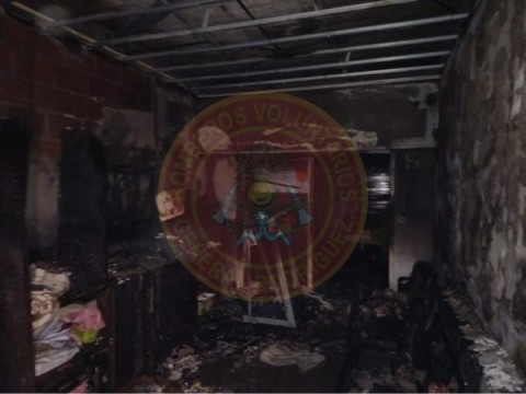 Un hombre fue hospitalizado tras un incendio en la madrugada del viernes en el casco céntrico