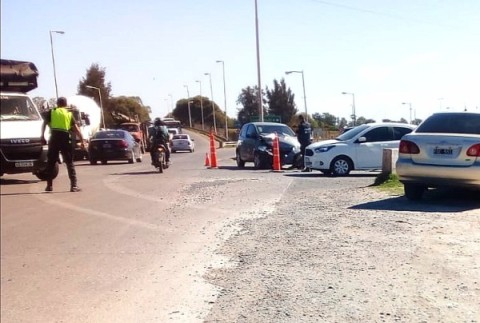 Dos mujeres hospitalizadas luego de un choque en Ruta 24 y Colectora Norte