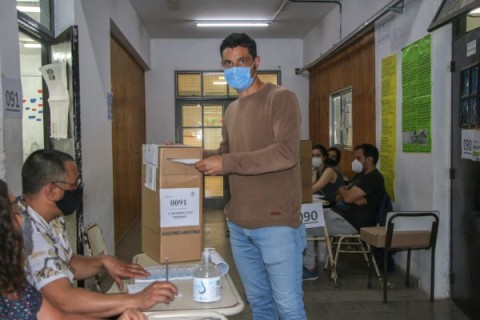 Votó el intendente: "La gente va a votar a conciencia sabiendo que determina mucho el presente y futuro"