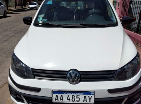 Fren&oacute; con su auto para contestar una llamada telef&oacute;nica y se lo robaron