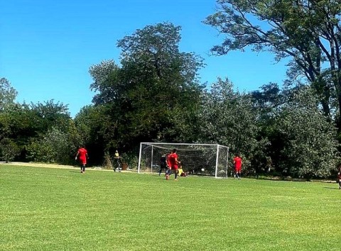 Leandro N. Alem ratificó su buena pretemporada ante un equipo de una categoría superior