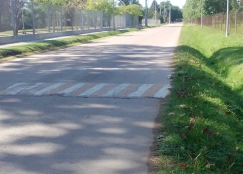 Advierten sobre varios reductores de velocidad sin las características requeridas en Gral. Rodríguez