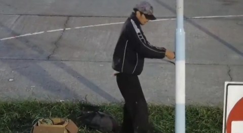 Video: robaba cables, lo vieron por las cámaras y terminó arrestado