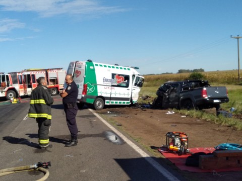 Tres ambulancieros rodriguenses murieron en un trágico choque con una camioneta en la Ruta 188
