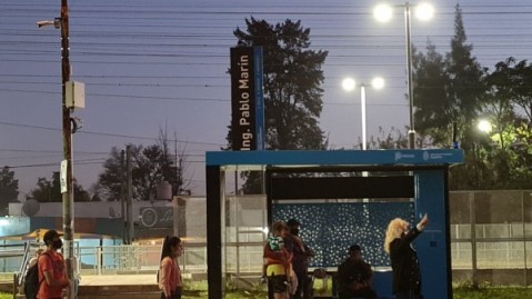 Un peligro: v&aacute;ndalos arrojan piedras a veh&iacute;culos en la estaci&oacute;n Pablo Mar&iacute;n