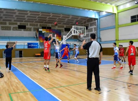 El Mini estadio ya recibe partidos oficiales de básquet en el Polideportivo: Ganó el club Costa Brava