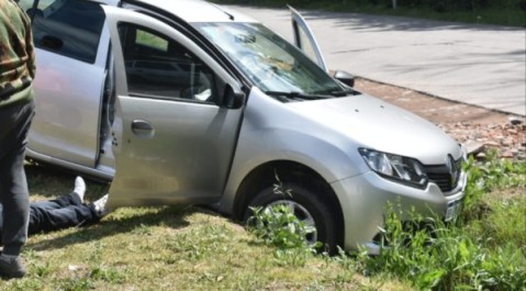 Dobló mal y terminó en una zanja