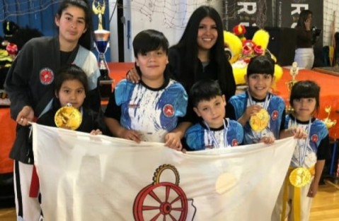 Chicos del club Costa Brava brillaron en un torneo de artes marciales y se clasificaron al Mundial