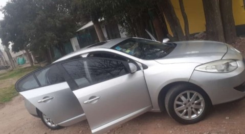 Una banda de ladrones armados encañonó a una joven pareja y su hijo de 2 años en barrio Juan José